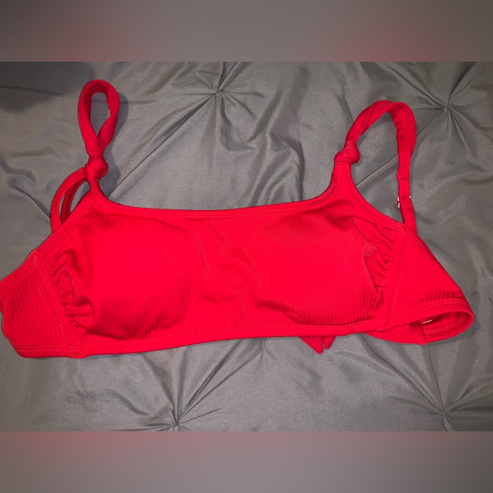 Has adjustable straps